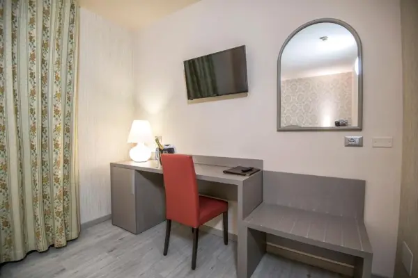 Marchi Hotel 5