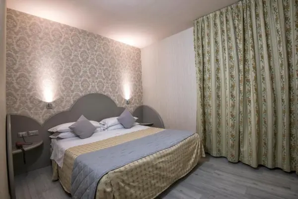 Marchi Hotel 7